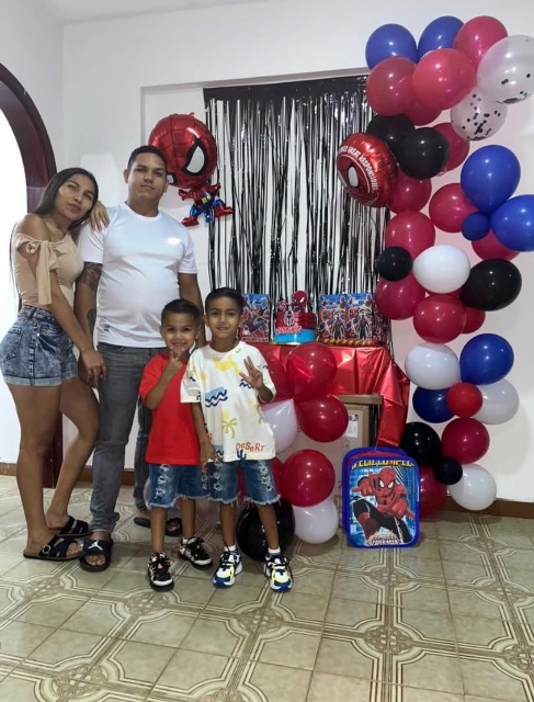 Foto de Katy Ravis Y Su Familia
