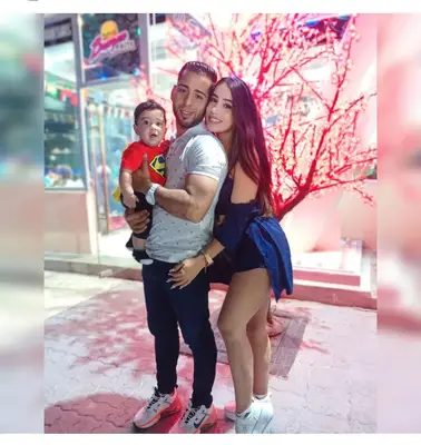 Foto de Endrina Ferrer, su esposo e hijo saul