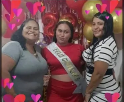 Foto de Neyla Figuera e hijos
