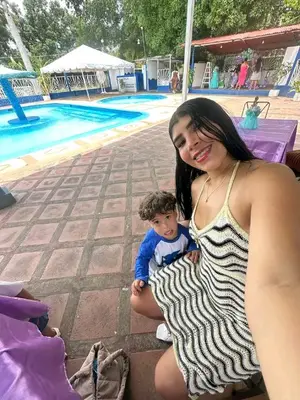 Foto de Rosleibi Ulloa y su hijo de 2 años