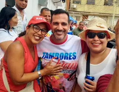 Foto de Nahomy Suárez Centeno y Joselyn Hidalgo Centeno