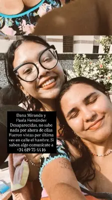 Foto de Dana mirando y paula Fernandez