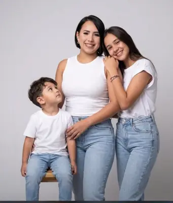 Foto de Maria andara y sus niños
