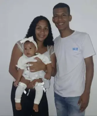 Foto de Yorbis dias y su esposa he hija